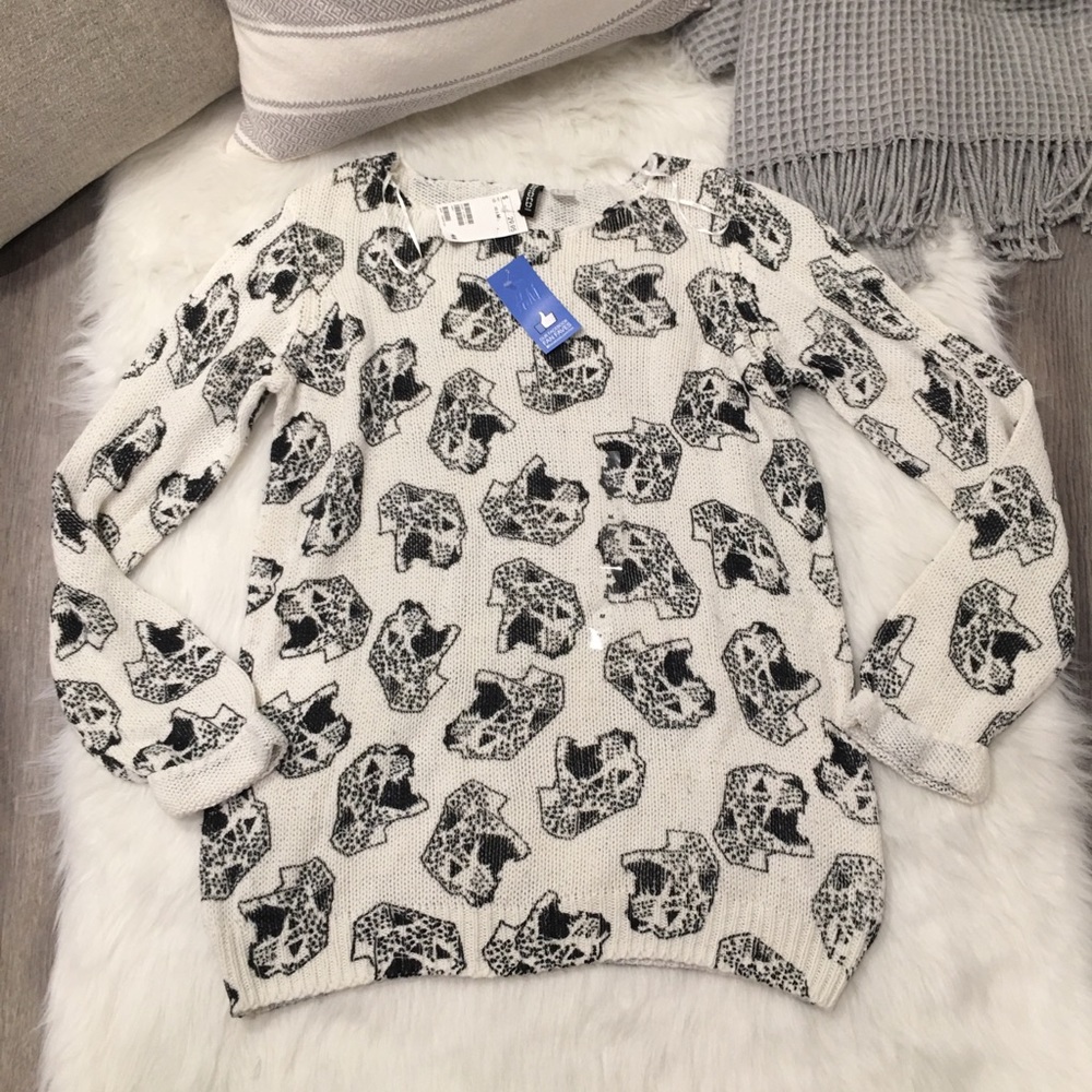 H&M Divided White Leopard Head Knitted Sweater